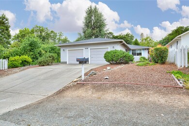 406 SW Alder St unit A/B, Grants Pass, OR 97526 - photo 2