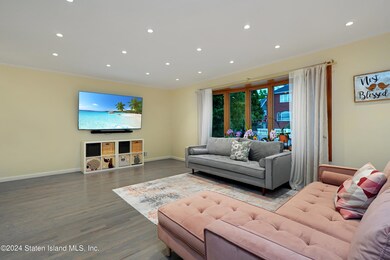 37 Beach Ave, Staten Island, NY 10306 - photo 4