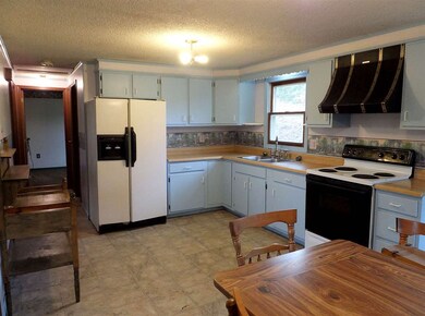 200 Sauve Rd, Putney, VT 05346 - photo 3