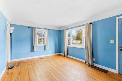 4421 Xenia Ave N, Minneapolis, MN 55422 - photo 3