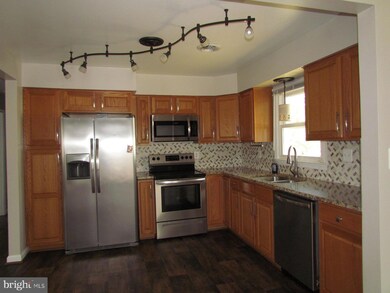 22358 Callahan Dr, Great Mills, MD 20634 - photo 5