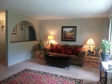 135 Partridge Ln unit 135, Chicopee, MA 01022 - photo 4