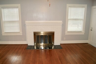 Large 18 ' x13' Living Room with gleaming hardwood