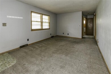 3923 E 28th St, Des Moines, IA 50317 - photo 4