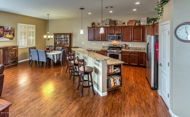 04 Kitchen Dining 2286-Edit