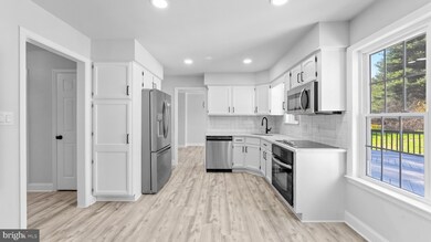 5 Iron Stone Cir, Hockessin, DE 19707 - photo 4