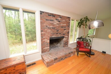11 Overlook Dr, Amherst, MA 01002 - photo 4