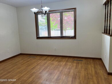 2324 W Springbrook Ct, Grand Forks, ND 58201 - photo 7