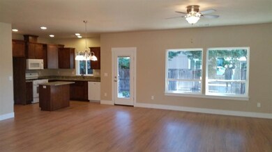 384 Live Oak Loop, Central Point, OR 97502 - photo 5