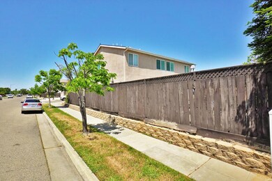 3644 N Laverne Ave Fresno 05 Front 5 Sma
