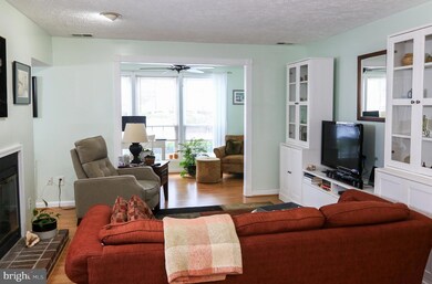 10044 Oakton Terrace Rd, Oakton, VA 22124 - photo 7