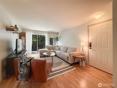 Livingroom opens to the deck