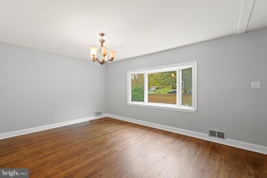 12301 Valleywood Dr, Silver Spring, MD 20902 - photo 3