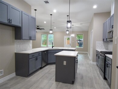 2825 Blue Sky St, Houston, TX 77088 - photo 5