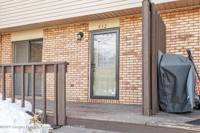 03-832-Armstrong-Rd-Lansing-WindowStill-