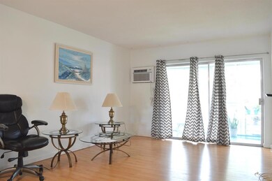 Living Room_1021_1033