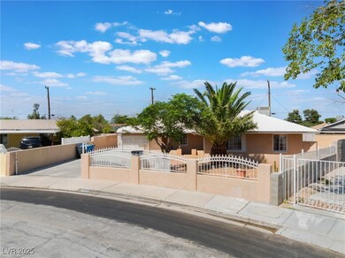 View of front of property featuring a fenced front