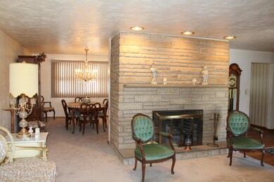 Living room dining room