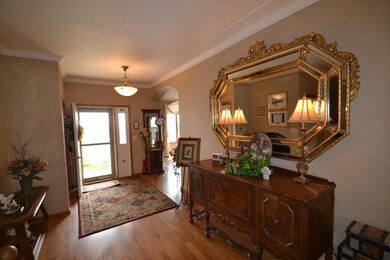 Foyer w/ Closet