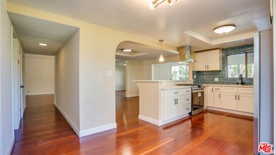 2027 Buckingham Rd, Los Angeles, CA 90016 - photo 6