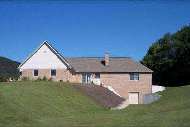 305 Blue Rocks Rd, Lenhartsville, PA 19534 - photo 5