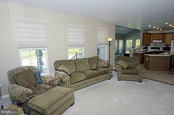 1318 Compton Ct, Sykesville, MD 21784 - photo 7