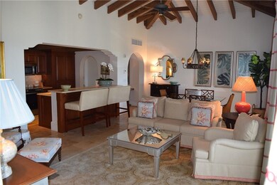  Living rm/ Dining and Kitchen perfect entertainin