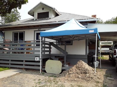 427 N Crater Lake Pkwy, Klamath Falls, OR 97601 - photo 4