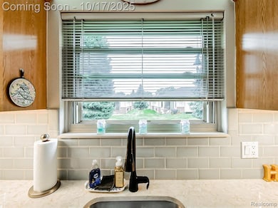 3890 Shannon Dr unit 7, Warren, MI 48091 - photo 3