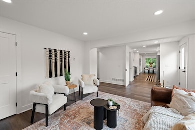 5301 Urbandale Ave, Des Moines, IA 50310 - photo 6