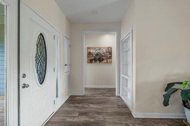 Split floor plan, fresh paint in great room