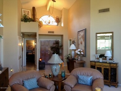 FOYER/LIVING ROOM