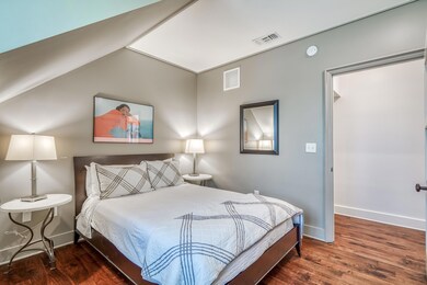 78 N Barrett Sq #10-14