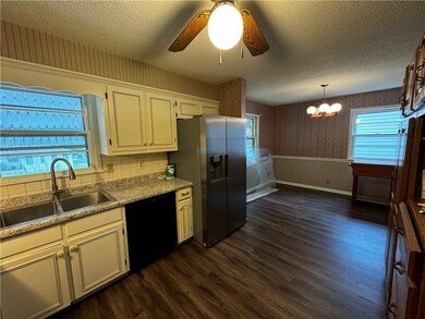 9906 Lawndale Ave, Kansas City, MO 64137 - photo 7