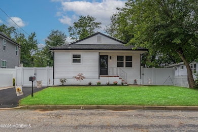 976 Woodmere Dr, Keyport, NJ 07735 - photo 2