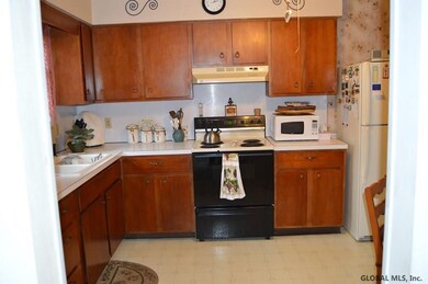 3 Bickford Ln, Troy, NY 12182 - photo 6