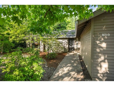 8710 SW Indian Hill Ln, Beaverton, OR 97008 - photo 2