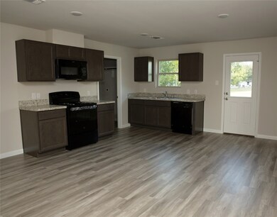 2721 Avenue B, Bay City, TX 77414 - photo 7