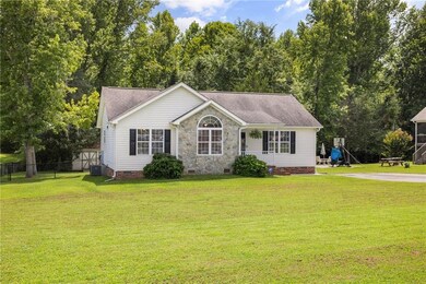 2417 Foxfire Ln, Burlington, NC 27217 - photo 2