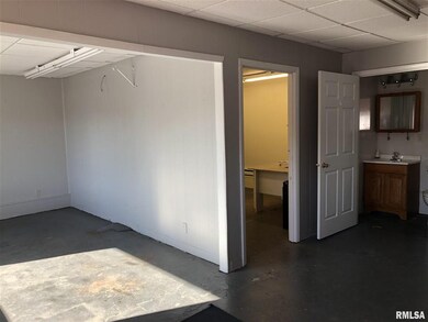 800 W Poplar St, Harrisburg, IL 62946 - photo 6