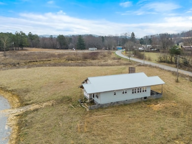 9999 Red Bird Rd, Williamsburg, KY 40769 - photo 5