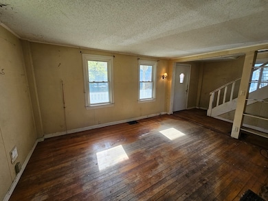 227 Deerfield St, Greenfield, MA 01301 - photo 4