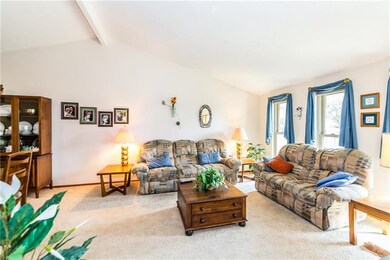 LIVING ROOM 21X13: