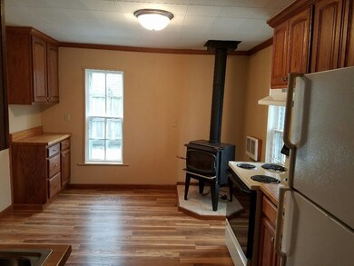 724 W 3rd St, Cedar Falls, IA 50613 - photo 2