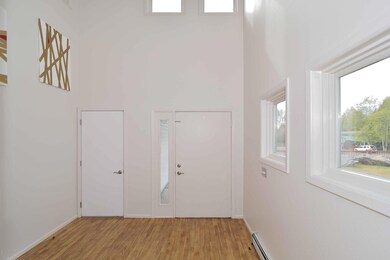 Large Sunny Entry