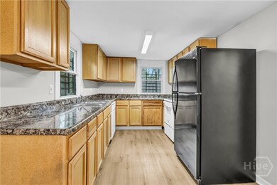 844 E 37th St, Savannah, GA 31401 - photo 5