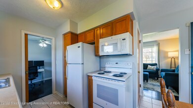 1703HollyWay06