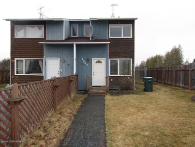 Exterior w Large Front Yard