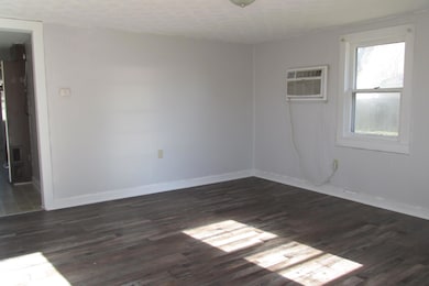 627 E 3rd St, Marshfield, MO 65706 - photo 7