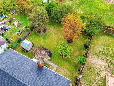 3107 Eakin Rd, Columbus, OH 43204 - photo 5